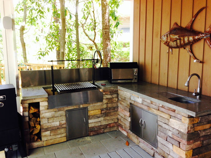 Customer installed 1000 Series Braten Campfire grill on back patio with sink and shelving