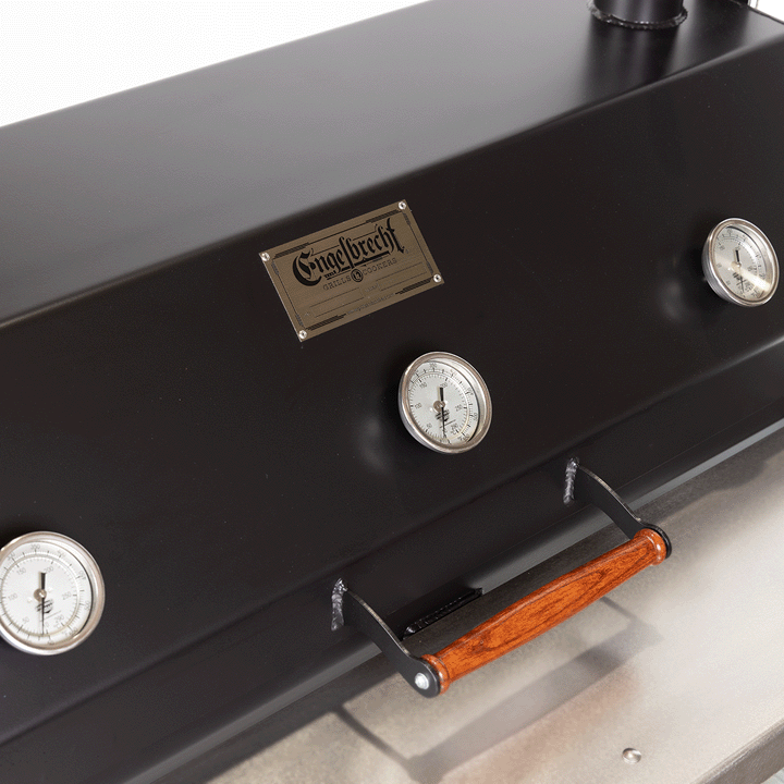 2000 Series Stahlkammer Grill closeup of lid with nameplate and three stainless steel thermometers