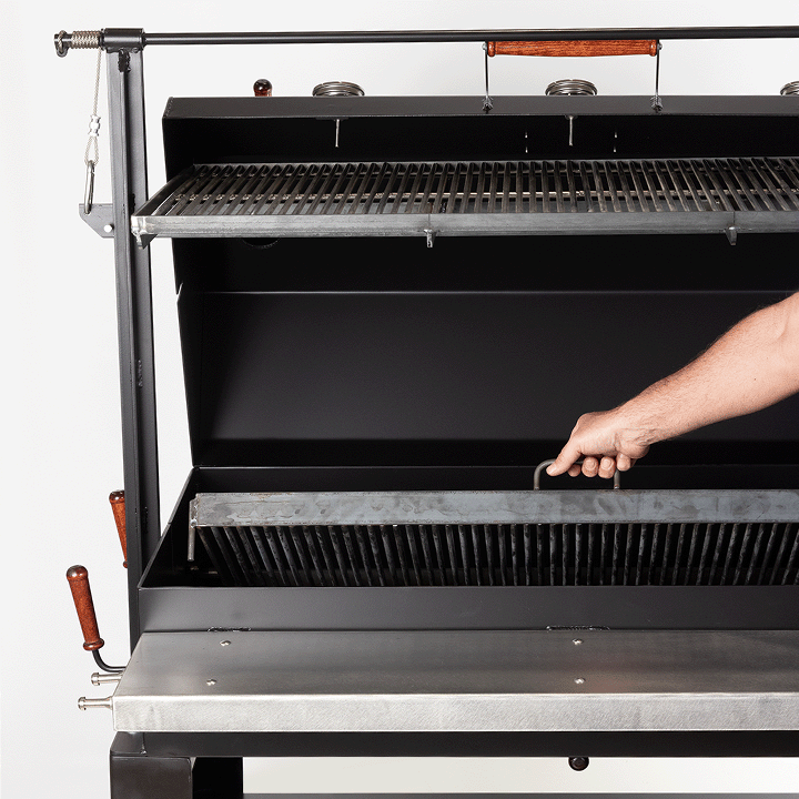2000 Series Stahlkammer Grill lid open with coal grate being raised