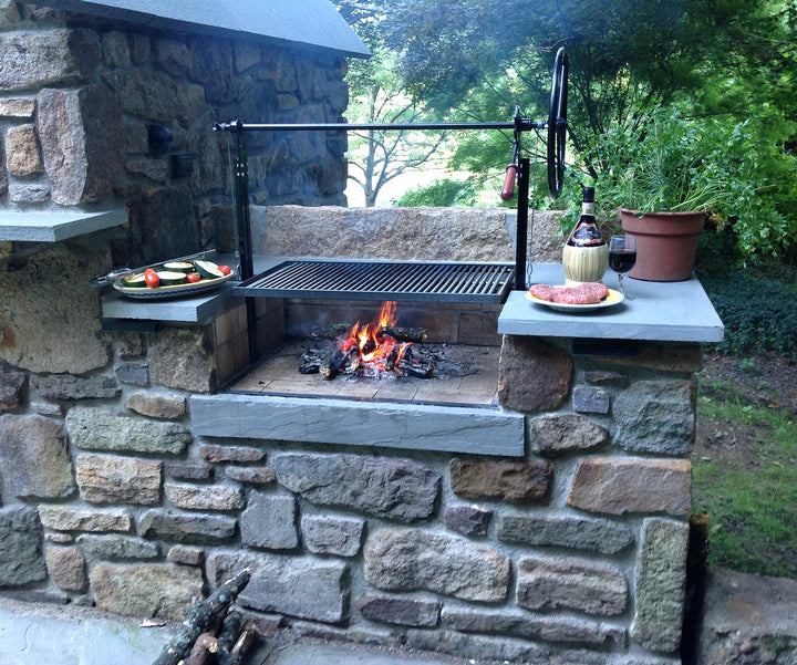 https://grillsandcookers.com/cdn/shop/products/braten_campfire_built_in3.jpg?v=1692205204&width=720